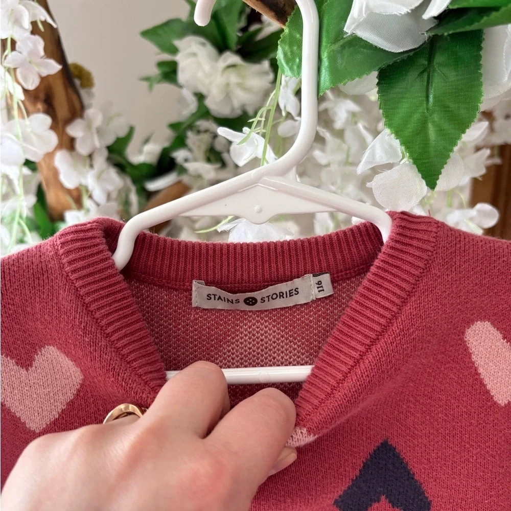 STAINS AND STORIES All over heart knit crew neck pull over 💗